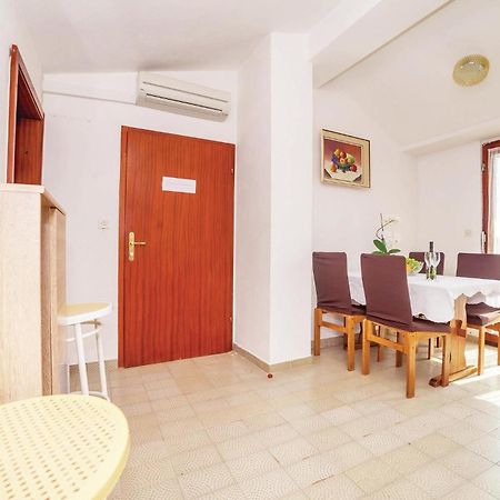 2 Bedroom Amazing Apartment In Цриквеница Экстерьер фото
