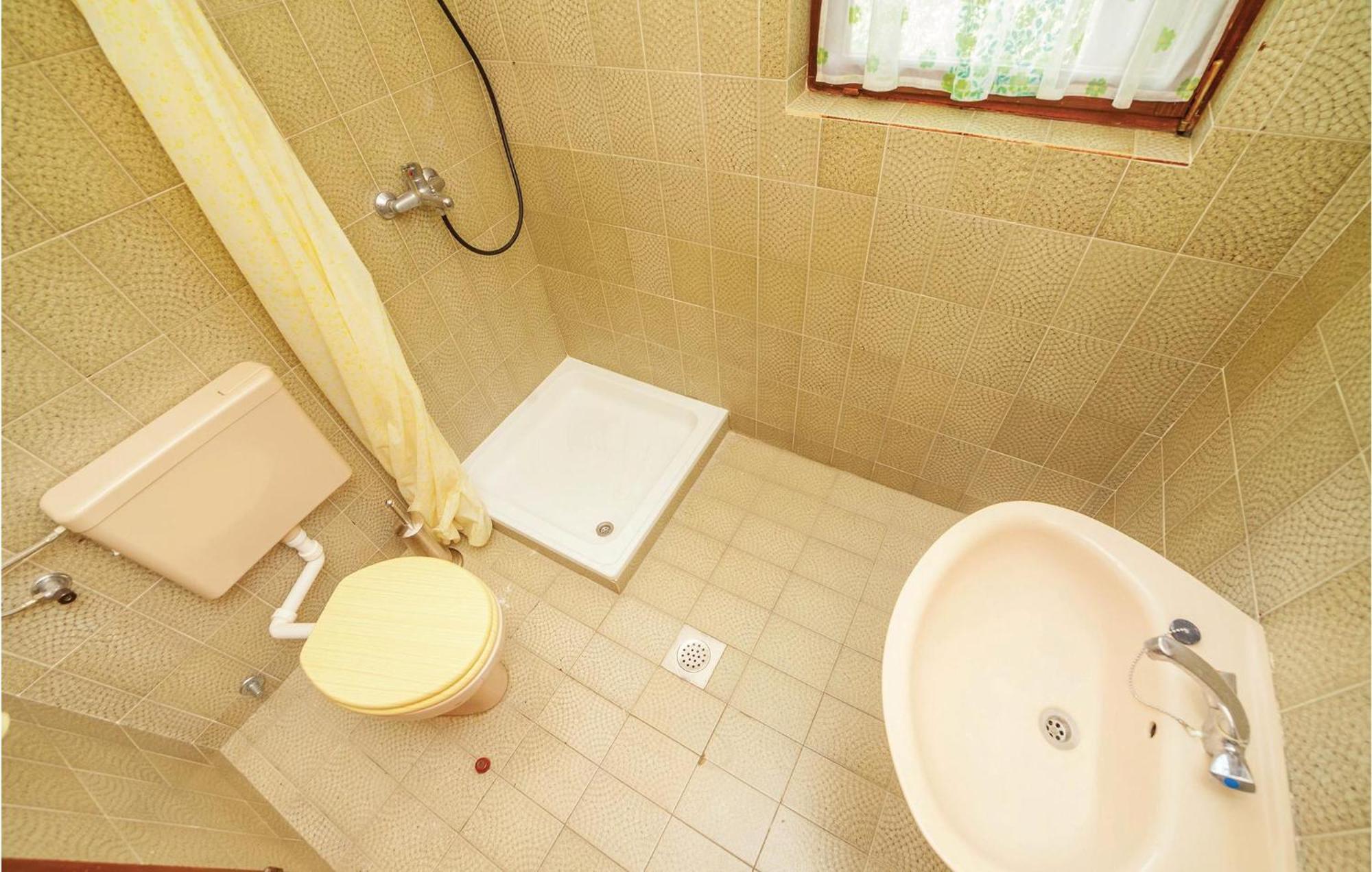 2 Bedroom Amazing Apartment In Цриквеница Экстерьер фото
