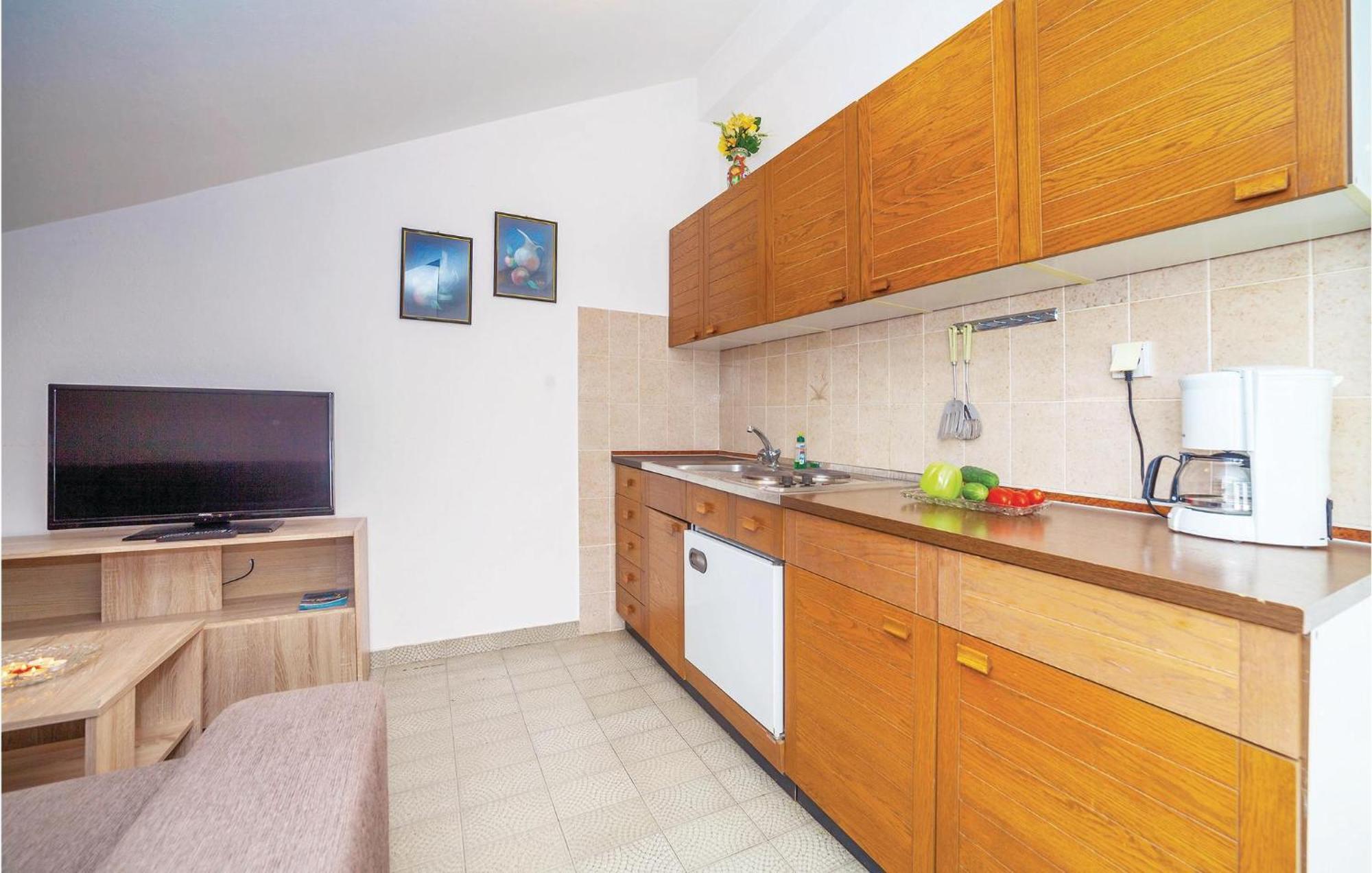 2 Bedroom Amazing Apartment In Цриквеница Экстерьер фото