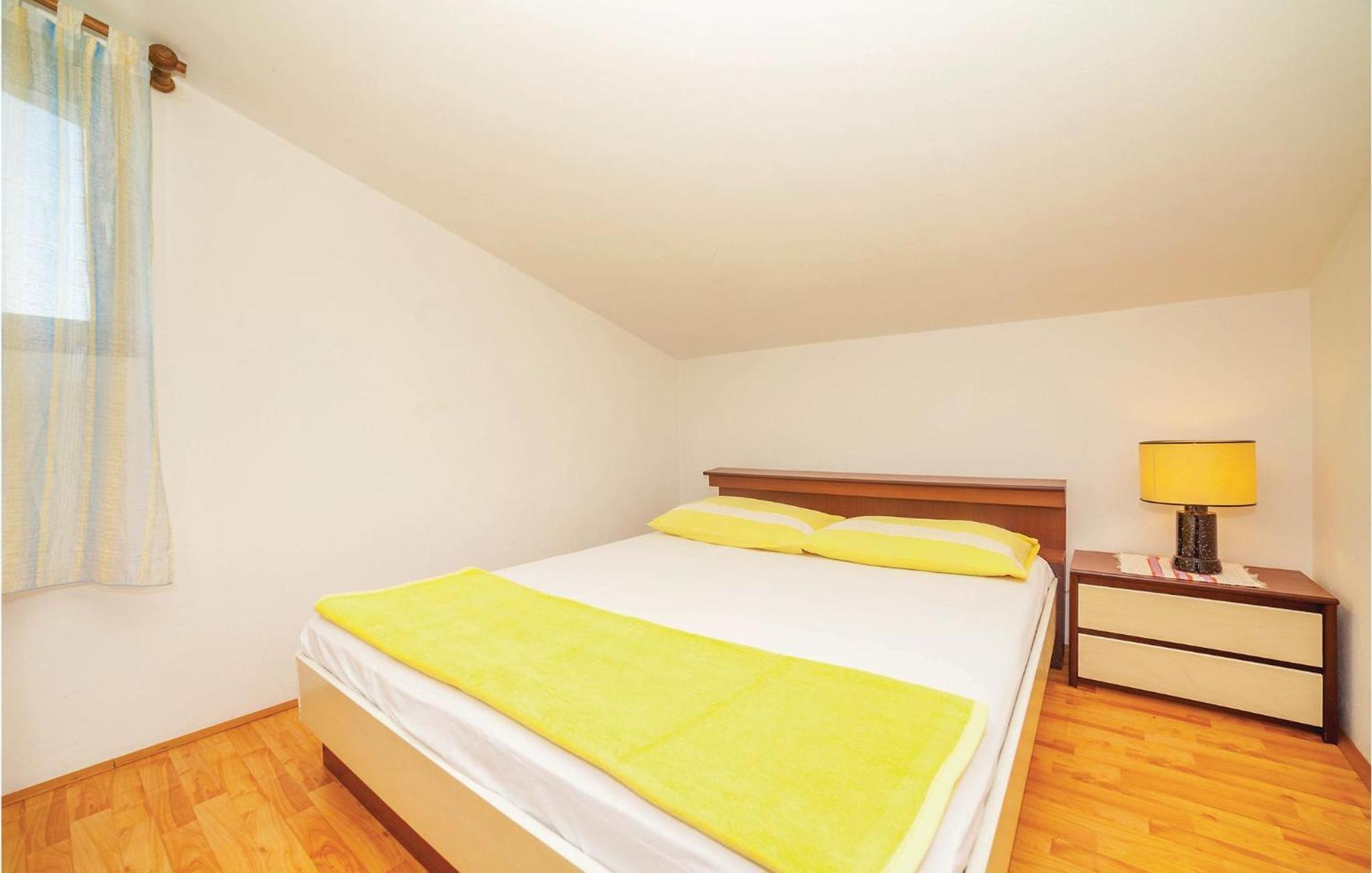 2 Bedroom Amazing Apartment In Цриквеница Экстерьер фото