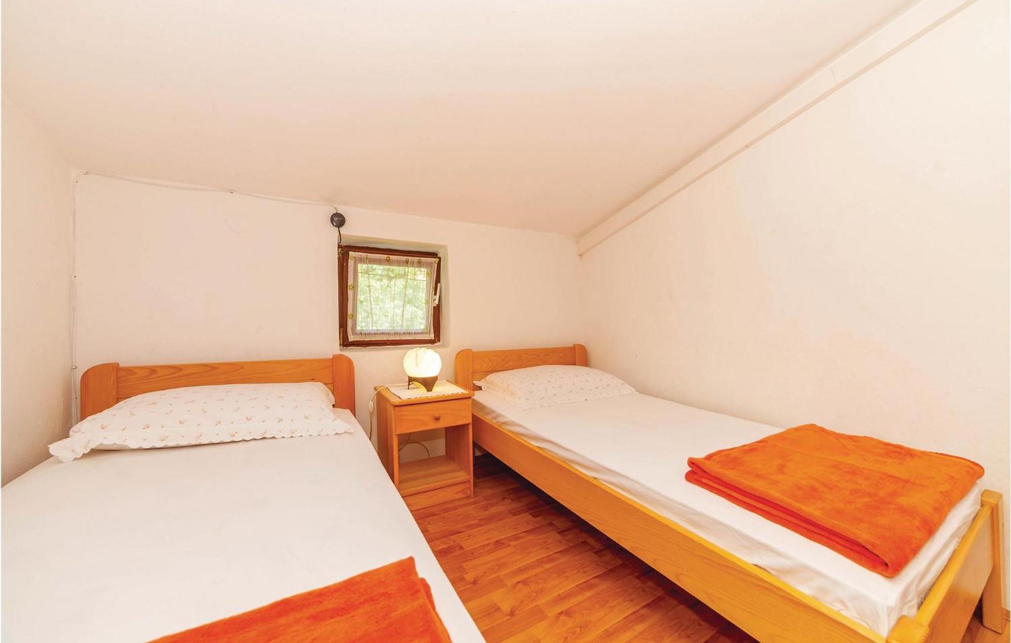2 Bedroom Amazing Apartment In Цриквеница Экстерьер фото