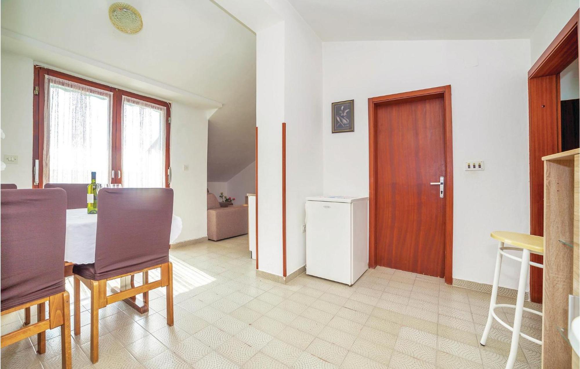 2 Bedroom Amazing Apartment In Цриквеница Экстерьер фото