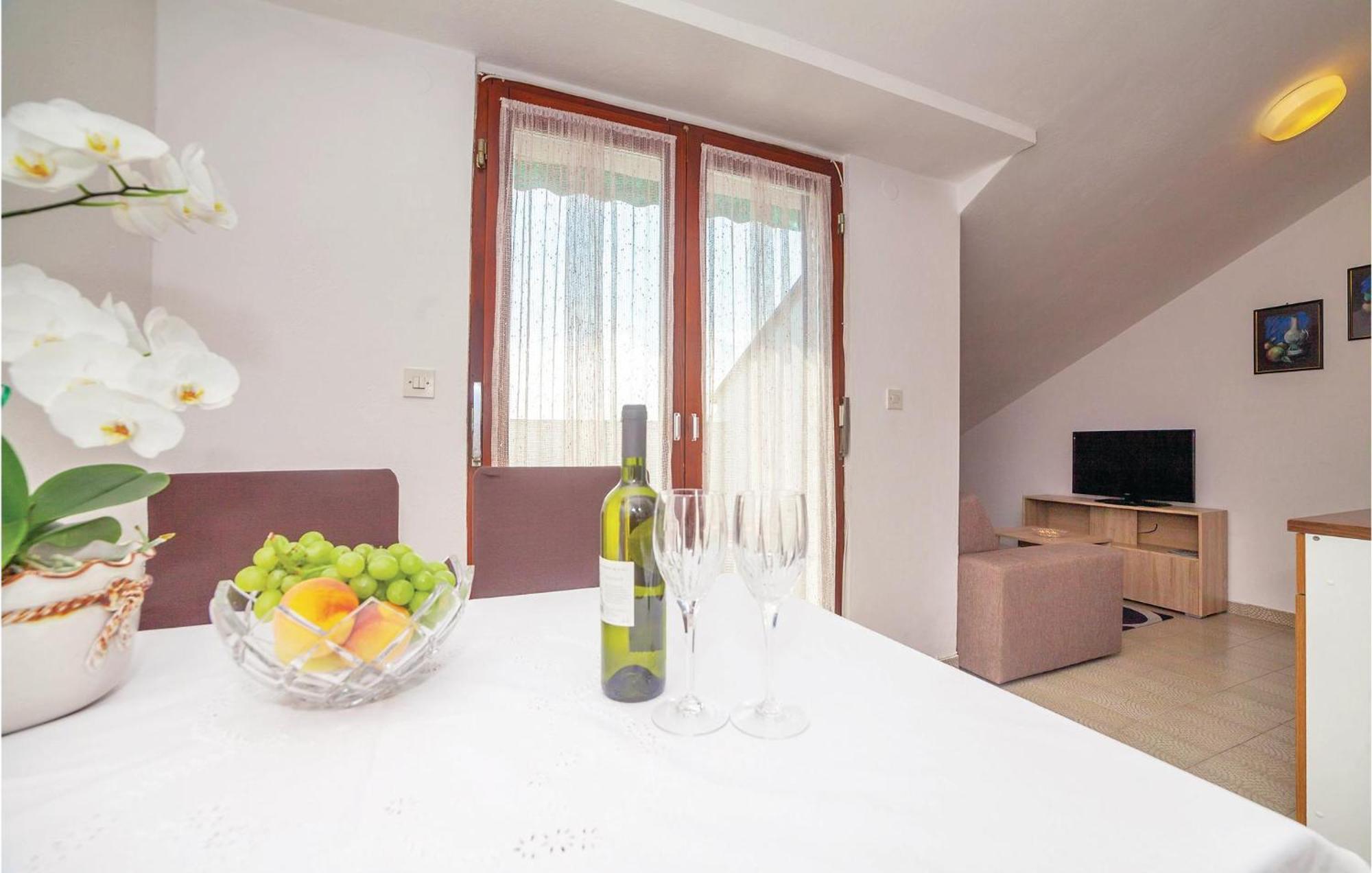 2 Bedroom Amazing Apartment In Цриквеница Экстерьер фото