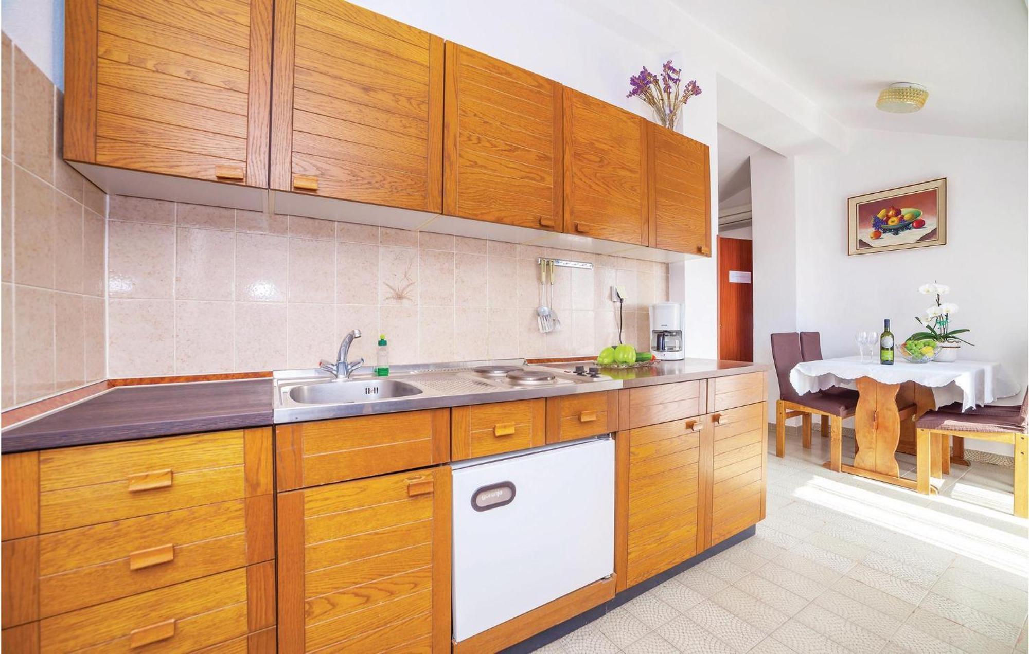 2 Bedroom Amazing Apartment In Цриквеница Экстерьер фото