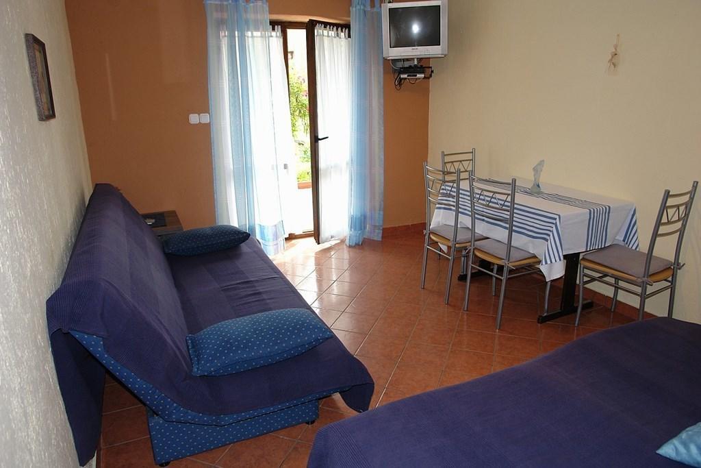 2 Bedroom Amazing Apartment In Цриквеница Номер фото
