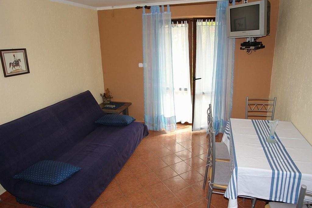 2 Bedroom Amazing Apartment In Цриквеница Номер фото
